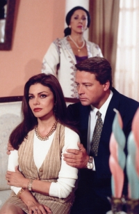 Постер «Там за мостом»